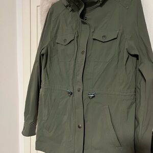 L.L. Bean Green Utility Jacket with Durable Fabric and Structured Shoulders